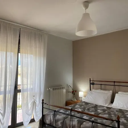 Casa Nives شقة Castel Campagnano